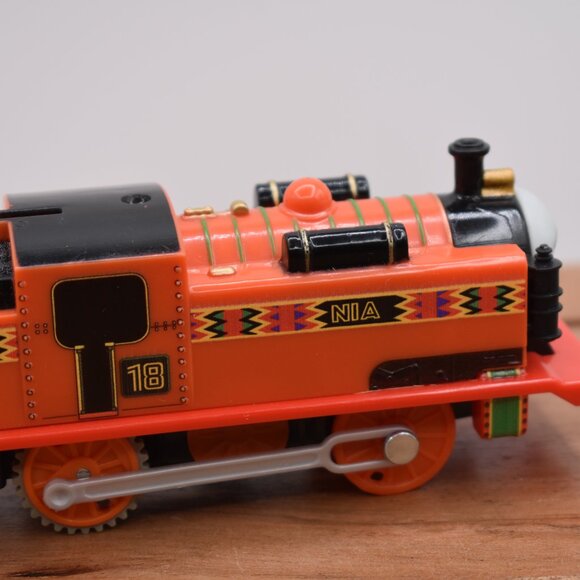 NIA 18 - 2013 Gullane Thomas & Friends TrackMaster Engine Motorized Oran… - Picture 5 of 6